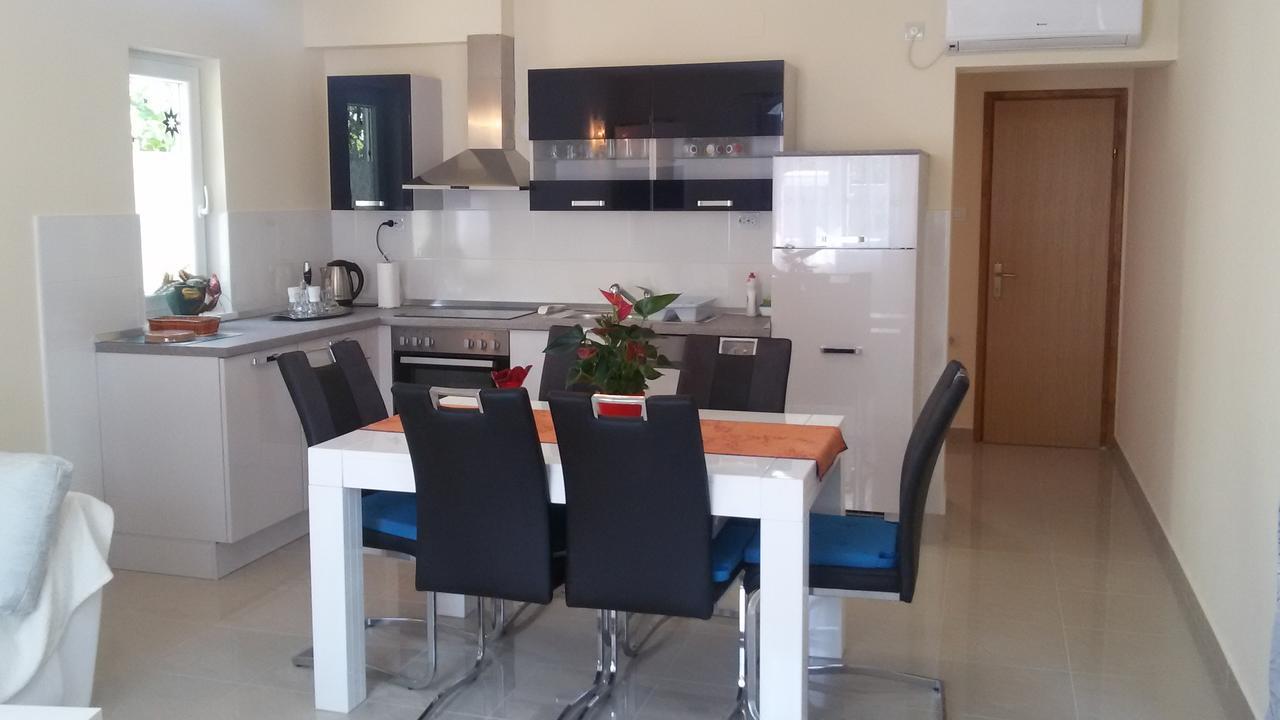 Apartment Anita Водице Екстериор снимка
